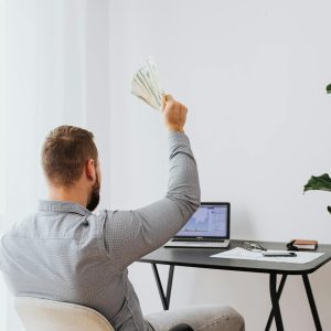 Make money thanks to our webmaster in London while working in the background