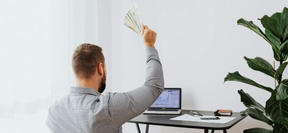 Make money thanks to our webmaster in London while working in the background