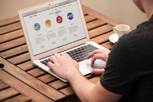 How to Use Testimonials and Case Studies to Build Credibility Online in London